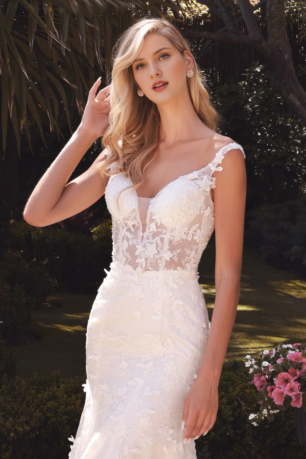 Abito da sposa lungo senza maniche con scollo a sirena e decorazioni floreali 3D
